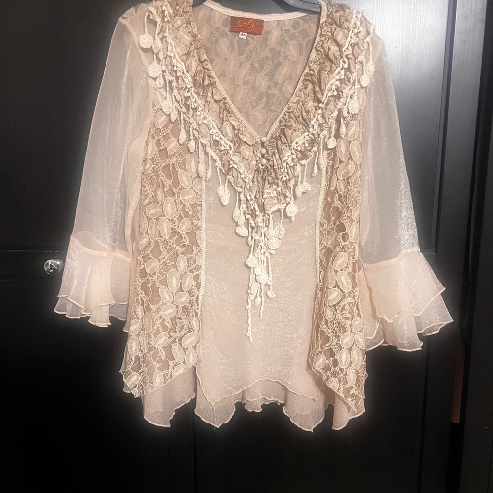 Elegant Cream Lace Women Top - Picture 2 of 16